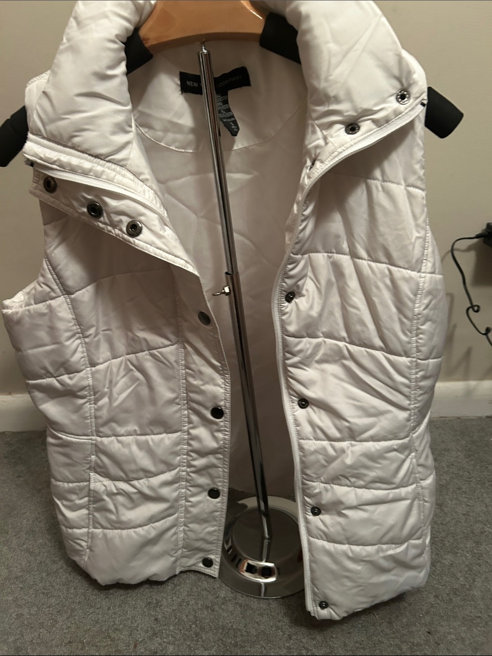 New York & Company White Quilted Sleeveless Puffer Vest